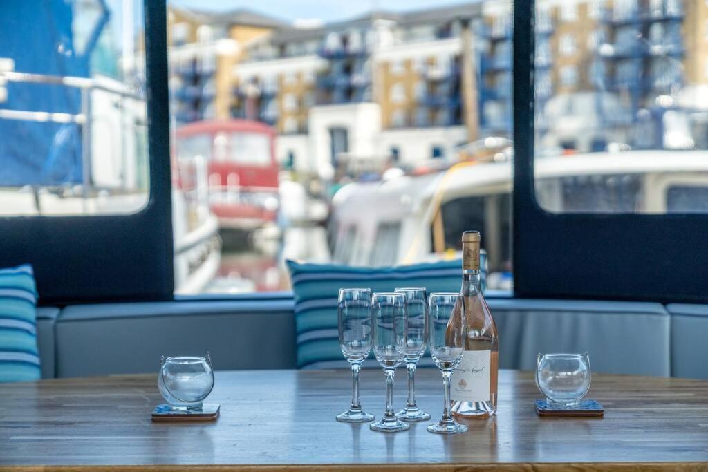 Luxurious Houseboat Near Canary Wharf In London Ngoại thất bức ảnh